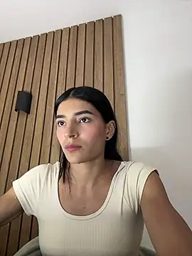 Snapshot of Ema_Rose_ chatting on 04-23-26, 09:05 Ema Rose online show from 04-23-26, 09:05