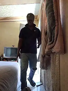 Snapshot of yourburget chatting on 01-12-26, 10:00 yourburget online show from 01-12-26, 10:00