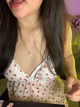 Snapshot of Sofiababy22 chatting on 05-11-26, 04:04 Sofiababy22 online show from 05-11-26, 04:04