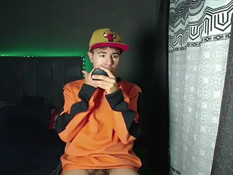 Snapshot of MAXIMILAINO-XXX chatting on 02-05-26, 11:44 MAXIMILAINO-XXX online show from 02-05-26, 11:44