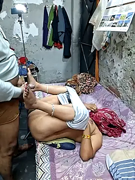 Radhacpl9528 online show from 04-18-26, 06:32