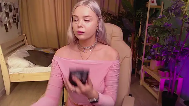 Leslie Caronn online show from 02-16-26, 07:51