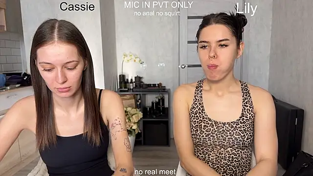 Snapshot of girls_secrets chatting on 03-06-26, 10:43 girls secrets online show from 03-06-26, 10:43