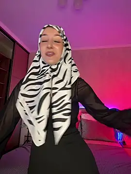 LuxBrunette  online show from 05-12-26, 06:10