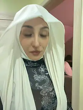 LuxBrunette  online show from 05-11-26, 06:15