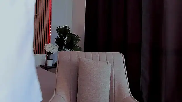 EmeraldGlow online show from 04-10-26, 02:35