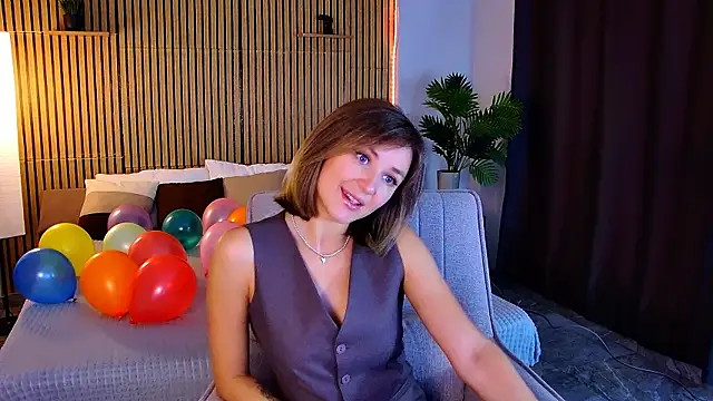 EmeraldGlow online show from 06-20-26, 02:44
