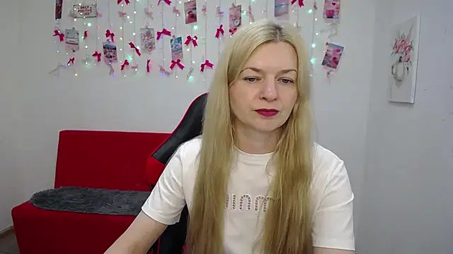 Snapshot of MelissaTyler chatting on 05-26-26, 11:08 MelissaTyler online show from 05-26-26, 11:08