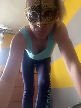 Snapshot of SexyMamiVee chatting on 04-19-26, 12:17 SexyMamiVee online show from 04-19-26, 12:17