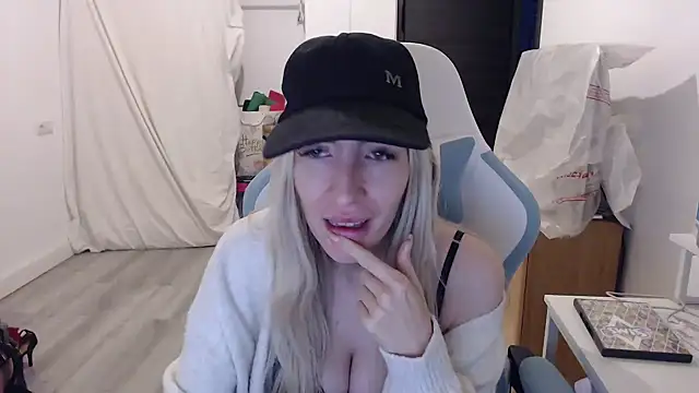 BarbieBlondieGirl online show from 02-18-26, 06:04