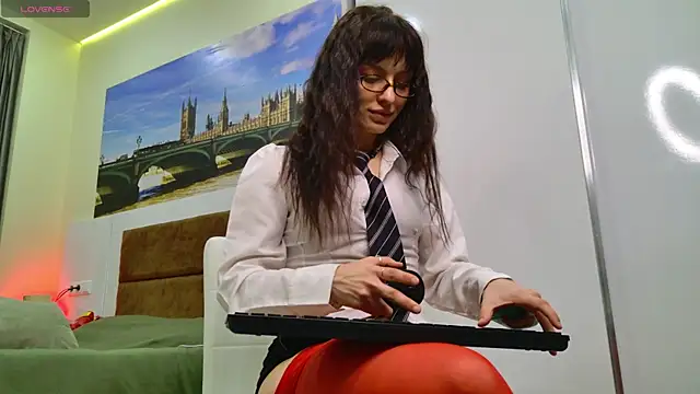 Snapshot of Mirellune chatting on 05-24-26, 07:03 Mirellune online show from 05-24-26, 07:03