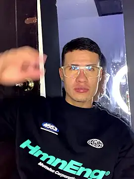 Snapshot of Latin_Paisa_Boy chatting on 01-11-26, 02:40 Latin Paisa Boy online show from 01-11-26, 02:40