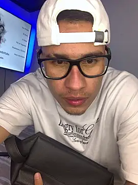 Snapshot of Latin_Paisa_Boy chatting on 01-10-26, 02:40 Latin Paisa Boy online show from 01-10-26, 02:40