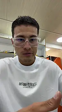 Latin Paisa Boy online show from 02-17-26, 07:44