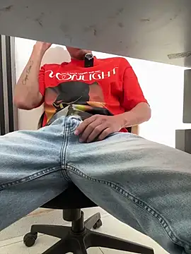 Latin Paisa Boy online show from 04-12-26, 08:23