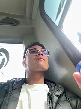 Latin Paisa Boy online show from 04-15-26, 08:42