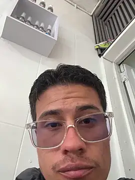 Latin Paisa Boy online show from 03-21-26, 09:19