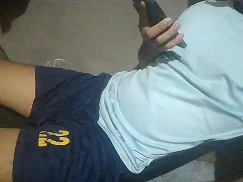 Snapshot of Centdam2k3 chatting on 02-06-26, 10:33 Centdam2k3 online show from 02-06-26, 10:33