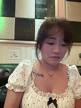 Snapshot of Molly-xiao chatting on 05-21-26, 12:02 Molly-xiao online show from 05-21-26, 12:02