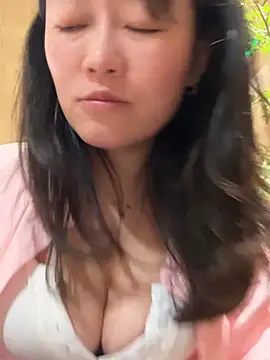 Snapshot of Molly-xiao chatting on 05-11-26, 04:04 Molly-xiao online show from 05-11-26, 04:04