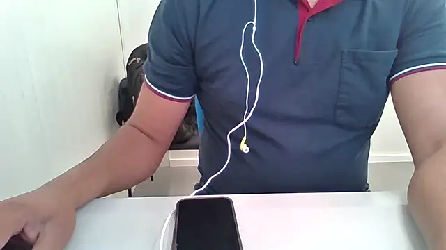 Snapshot of Moreno_Casado_Safado chatting on 05-25-26, 08:13 Moreno Casado Safado online show from 05-25-26, 08:13