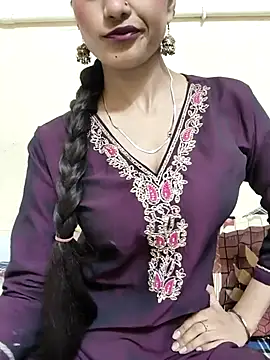 Snapshot of Yours-Zeenat chatting on 06-13-26, 07:01 Yours-Zeenat online show from 06-13-26, 07:01