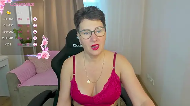 Snapshot of JennyMons chatting on 06-14-26, 08:04 JennyMons online show from 06-14-26, 08:04