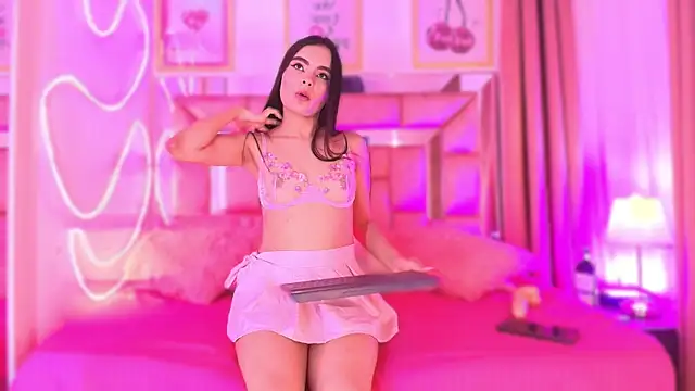 Snapshot of Sophieh_Sweet chatting on 01-15-26, 09:34 Sophieh Sweet online show from 01-15-26, 09:34