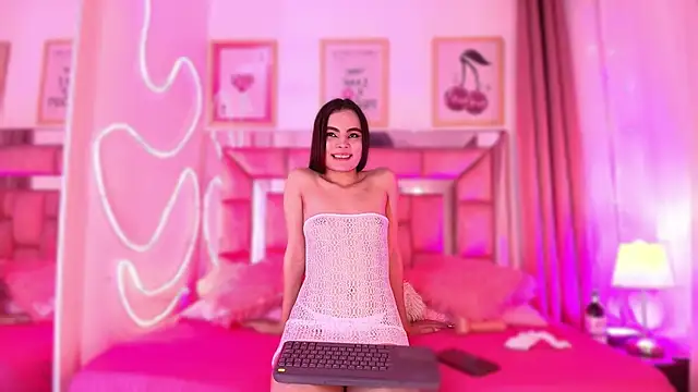 Snapshot of Sophieh_Sweet chatting on 01-08-26, 10:21 Sophieh Sweet online show from 01-08-26, 10:21