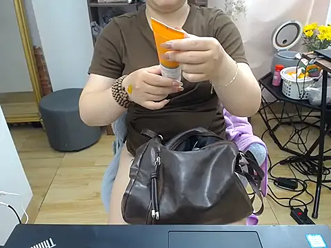 Snapshot of Coffee_Milktea chatting on 05-09-26, 01:09 Coffee Milktea online show from 05-09-26, 01:09