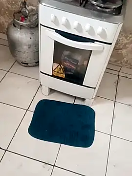 Snapshot of _------___bucetuda- chatting on 12-22-25, 06:08 ------ bucetuda- online show from 12-22-25, 06:08