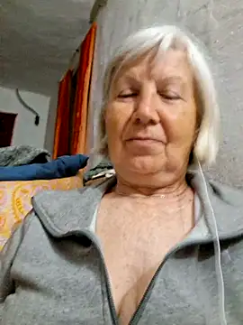 Snapshot of KlaudiaDarling chatting on 05-17-26, 06:30 KlaudiaDarling online show from 05-17-26, 06:30