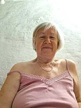 Snapshot of KlaudiaDarling chatting on 06-30-26, 02:33 KlaudiaDarling online show from 06-30-26, 02:33