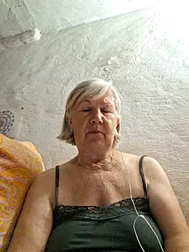 Snapshot of KlaudiaDarling chatting on 06-07-26, 06:35 KlaudiaDarling online show from 06-07-26, 06:35