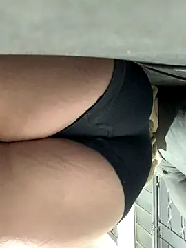 Loirinhaseexy01 online show from 01-06-26, 05:17