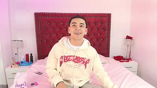 Snapshot of Jaden_and_sofia chatting on 06-10-26, 03:19 Jaden and sofia online show from 06-10-26, 03:19