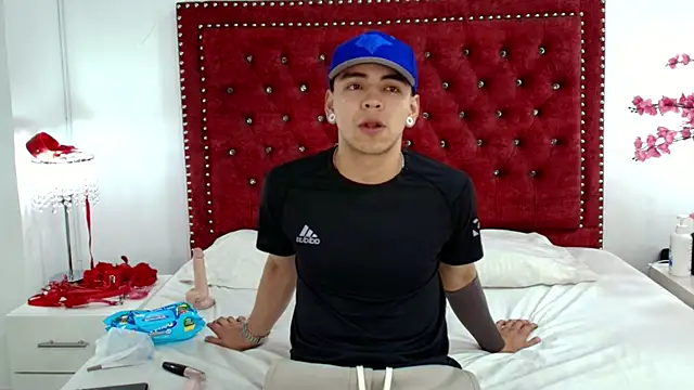 Snapshot of Jaden_and_sofia chatting on 05-15-26, 03:15 Jaden and sofia online show from 05-15-26, 03:15