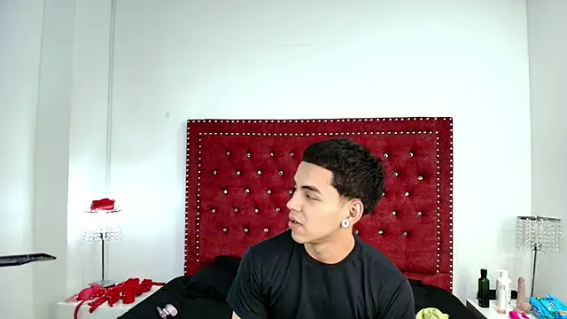 Snapshot of Jaden_and_sofia chatting on 05-14-26, 03:03 Jaden and sofia online show from 05-14-26, 03:03