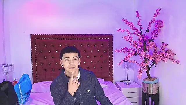 Snapshot of Jaden_and_sofia chatting on 05-31-26, 03:01 Jaden and sofia online show from 05-31-26, 03:01