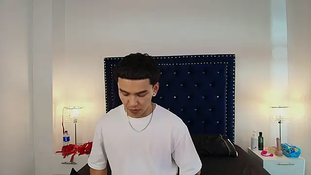 Snapshot of Jaden_and_sofia chatting on 05-03-26, 03:22 Jaden and sofia online show from 05-03-26, 03:22
