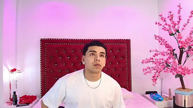 Snapshot of Jaden_and_sofia chatting on 05-17-26, 02:55 Jaden and sofia online show from 05-17-26, 02:55