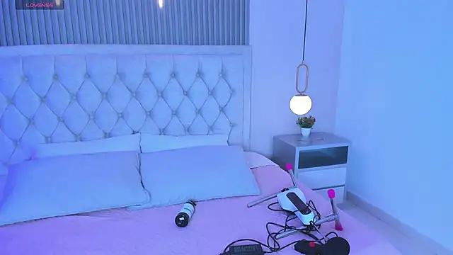 Snapshot of Chloe_dolls18 chatting on 01-07-26, 07:19 Chloe dolls18 online show from 01-07-26, 07:19