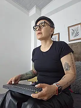 Snapshot of kat_paradise chatting on 05-22-26, 11:52 kat paradise online show from 05-22-26, 11:52