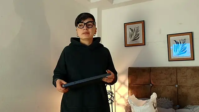 kat paradise online show from 04-15-26, 12:10