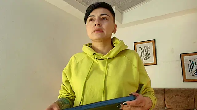 Snapshot of kat_paradise chatting on 04-18-26, 11:45 kat paradise online show from 04-18-26, 11:45