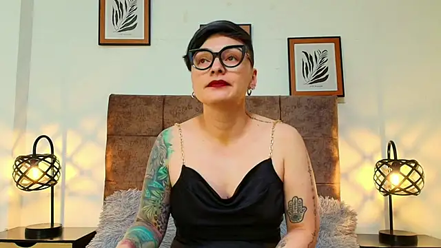 Snapshot of kat_paradise chatting on 04-26-26, 02:47 kat paradise online show from 04-26-26, 02:47