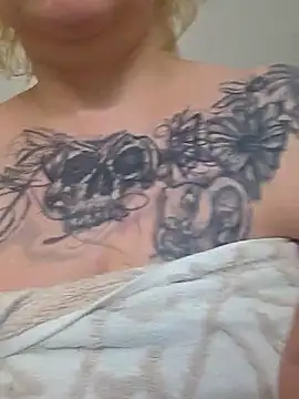 Snapshot of LaRuskaAurora chatting on 01-08-26, 08:59 LaRuskaAurora online show from 01-08-26, 08:59