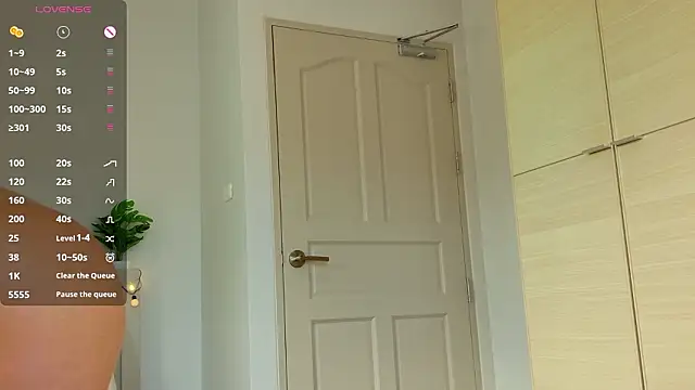 Snapshot of MilaReef chatting on 02-06-26, 09:05 MilaReef online show from 02-06-26, 09:05