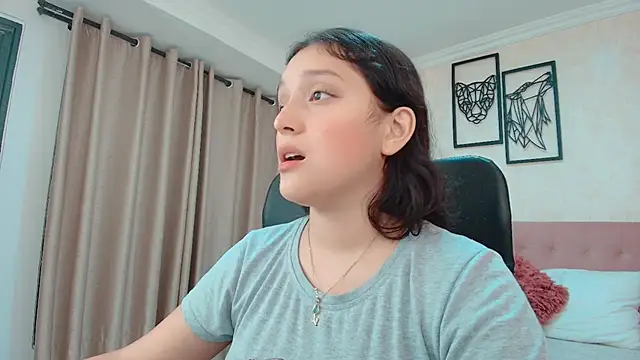 Snapshot of littlemolly_walcott chatting on 05-29-26, 02:50 littlemolly walcott online show from 05-29-26, 02:50