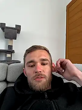 Benjamiinlt online show from 04-21-26, 09:38